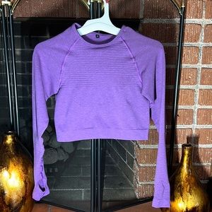 XS crop long sleeve from Alphalete. Meant to be work to the gym or dressed up.